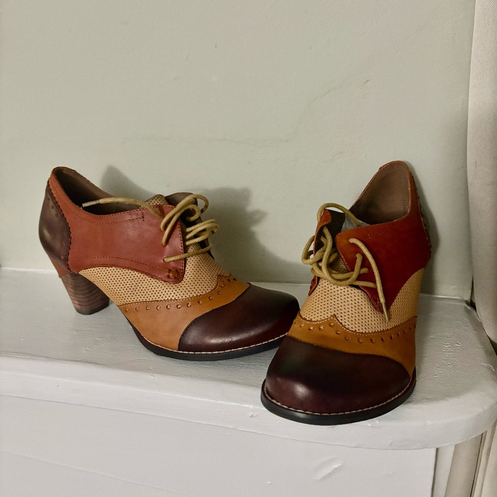 L'ARTISTE SHOES 41 (9.5 US)